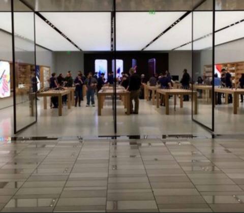 Newly designed Apple store, Crossgates Mall